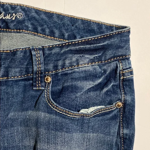 Ariya Blue Ankle Cropped Jeans with Distressed Details. Decorative pockets. - Picture 7 of 7